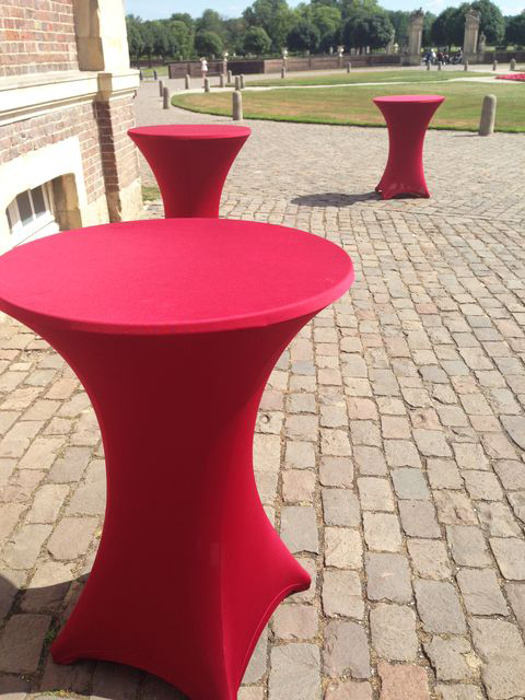 Stretch bar table cover in red